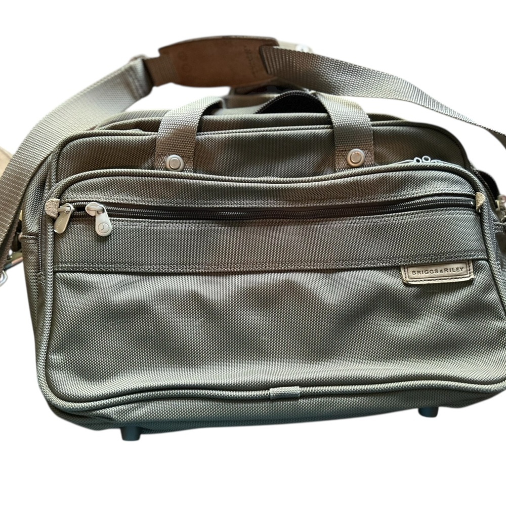Briggs &‎ Riley Olive Green Carry-On Duffel Bag Expandable Compartments